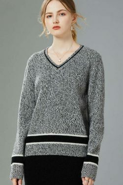 Blackpink Jisoo's Chic Grey V-Neck Pullover - Kpop Fashion Essential