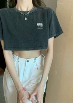 Youthful aespa Ningning Black Cropped Tee with Dynamic Print